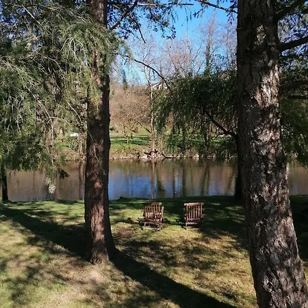 La Cabane Aux Ecrevisses - Les Pieds Dans L'Eau Châteauneuf-les-Bains Exterior foto
