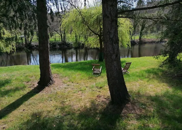 La Cabane Aux Ecrevisses - Les Pieds Dans L\'Eau